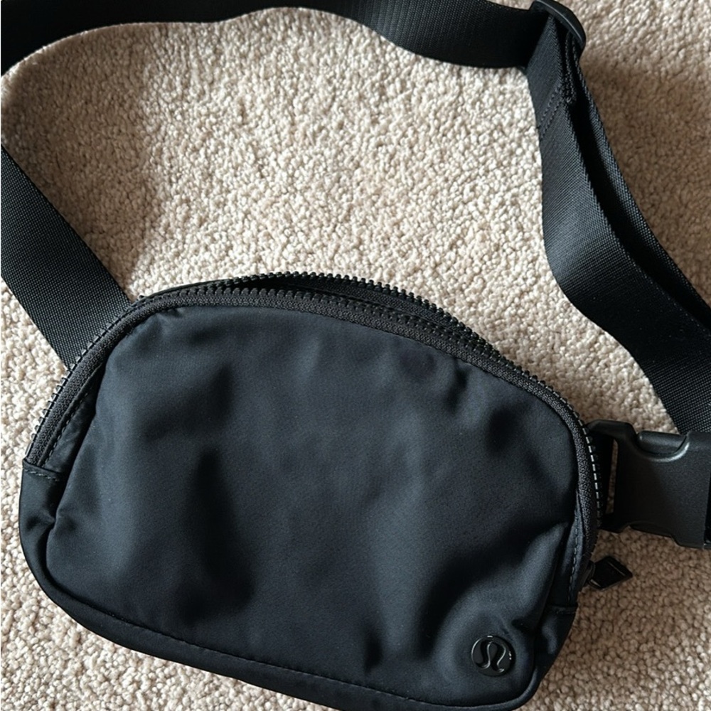 Lululemon Athletica Black Belt Bag- Older Style!